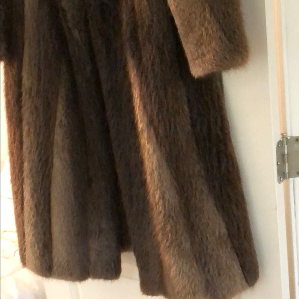 AUTHENTIC BEAVER FUR COAT MAKE AN OFFER💗 - Picture 4 of 8
